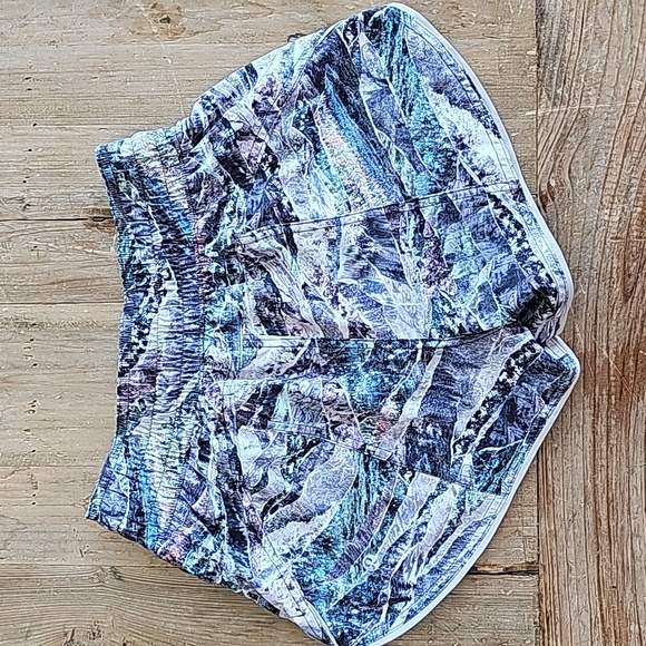 Lululemon Choose A Side Short *3" in Springscape Multi / French Clay - Picture 6 of 12